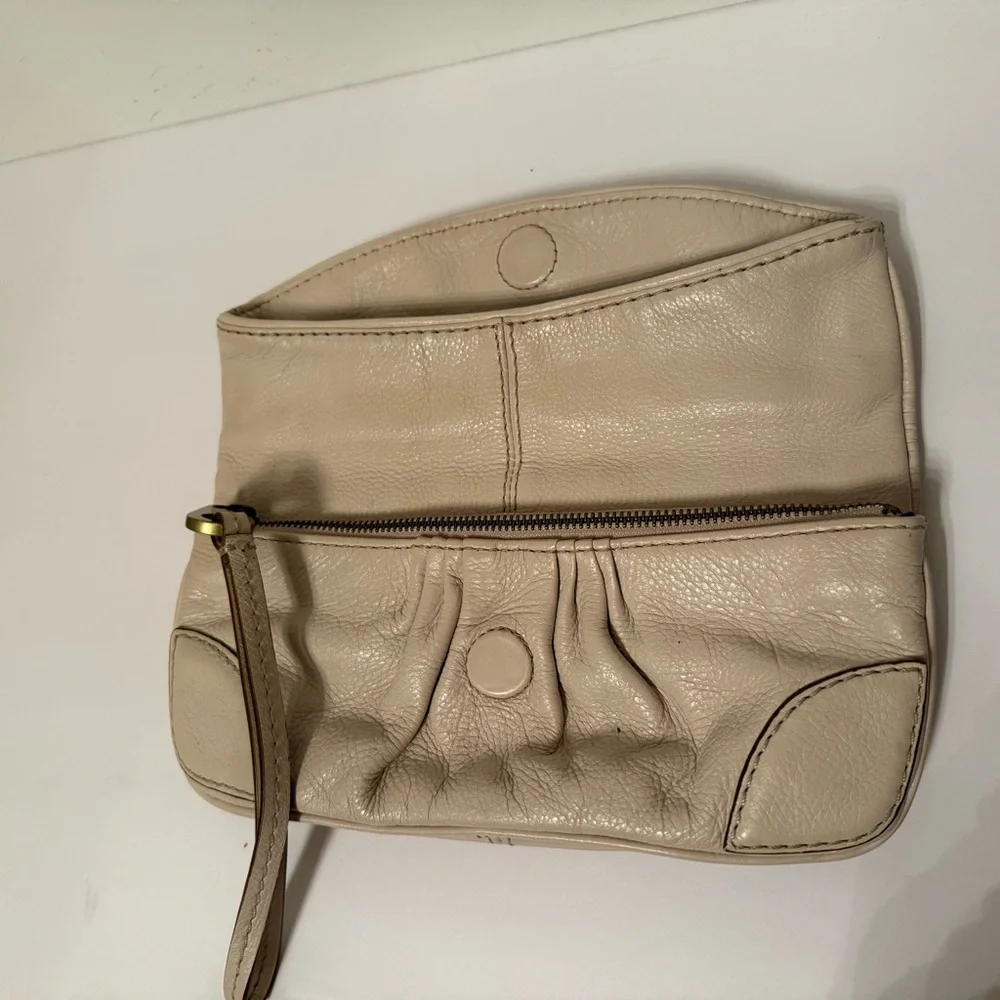 MARC BY MARC JACOBS WRISTLET CLUTCH BAG CREAM LEATHER MAGNET FLAP CLOSE